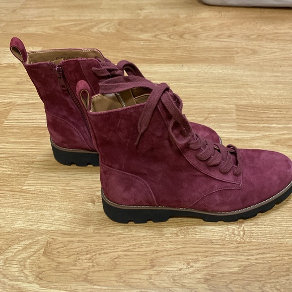 Vionic Suede Lani boot - Picture 7 of 10